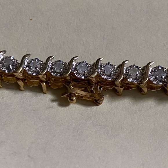 Luxurious Solid 10k 2-Tone S Gold Tennis Bracelet With 37 Natural Diamonds. Nice